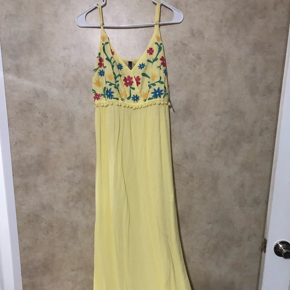 Floral yellow maxi dress